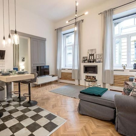 Industrial Fantasy Apartment ブダペスト エクステリア 写真
