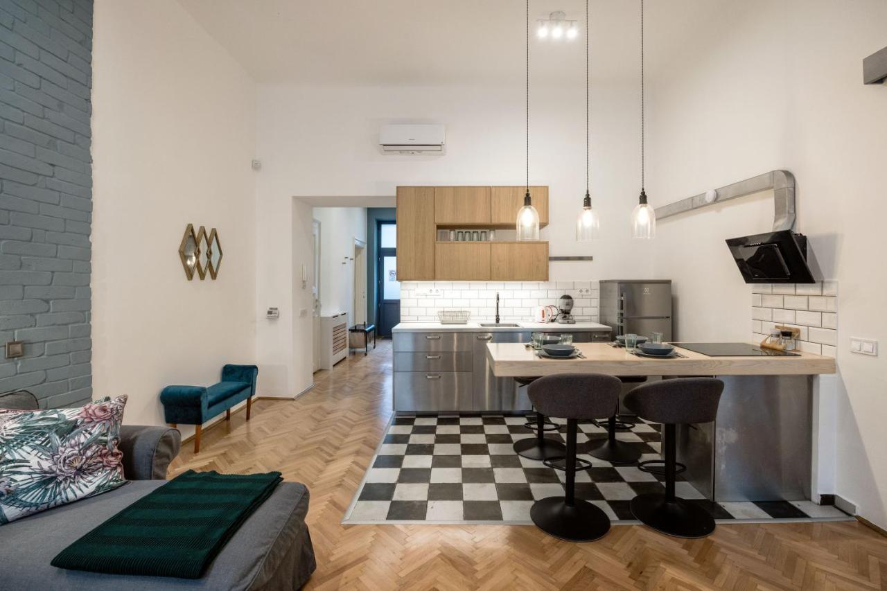 Industrial Fantasy Apartment ブダペスト エクステリア 写真